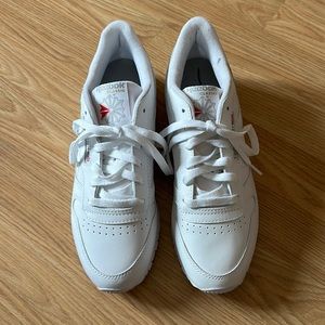 WOMENS REEBOKS CLASSIC LEATHER